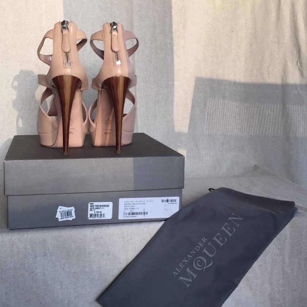 🆕 NWT♥️Alexander McQueen♥️ New Cameo Sandals 👡